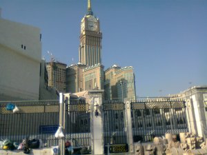 Bur Al-Bayt di Makkah Al-Mukarramah: jam terbesar dan tertinggi di dunia
